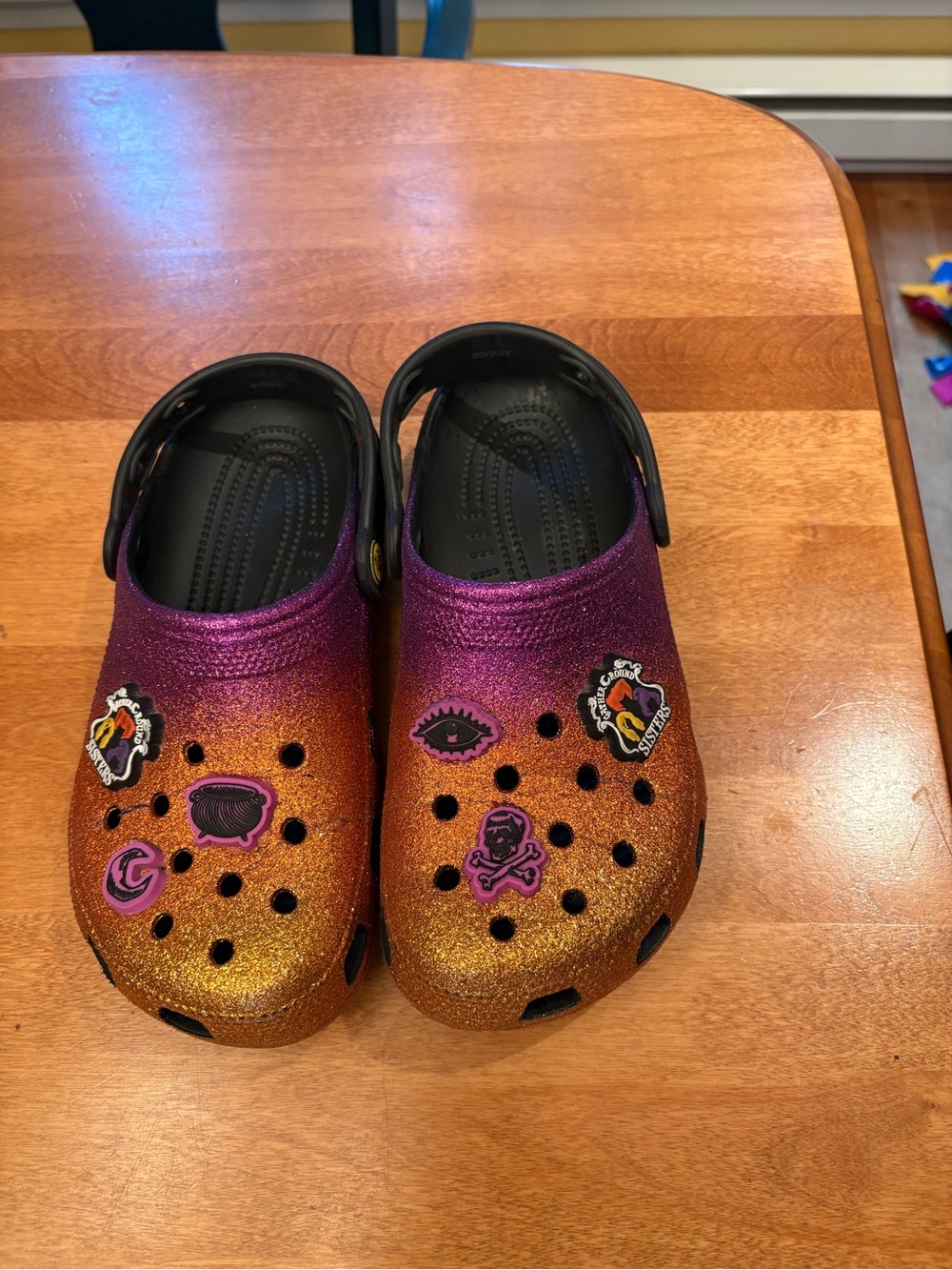 CROCS Hocus pocus Glitter Ombre Clog in Purple and Orange size women 7